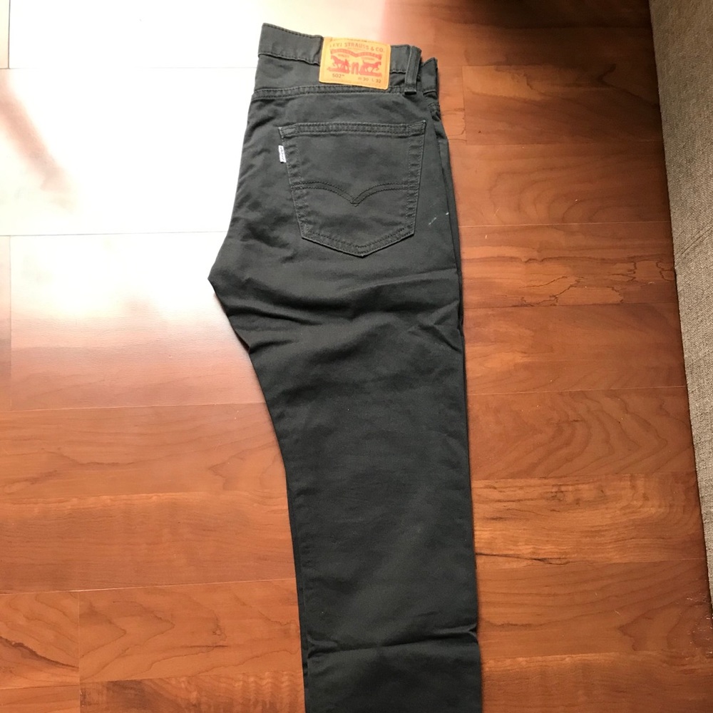 Charcoal grey Levi’s